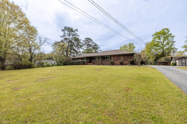 Photo - 318 Tyrone Rd