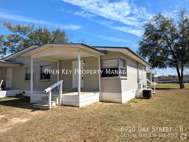 Building Photo - Charming 2-bedroom, 1-bath duplex in Grand... Rental