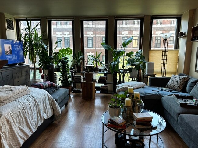 Building Photo - 1 E Scott St Unit 801 Rental