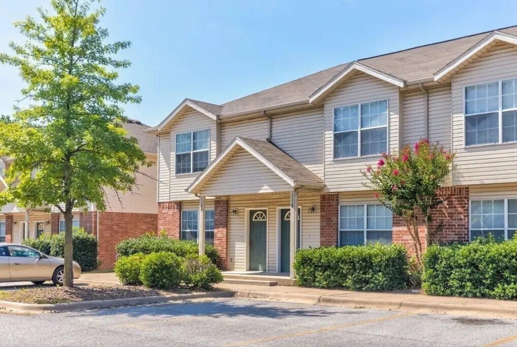 Pleasant Woods Townhomes - Pleasant Woods Townhomes