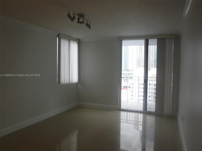 Photo - 850 N Miami Ave Unidad W-2101
