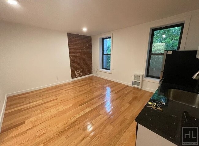 BEAUTIFULLY GUT RENOVATED LARGE AND SUNNY ... - BEAUTIFULLY GUT RENOVATED LARGE AND SUNNY ... Apartment Unit 3B