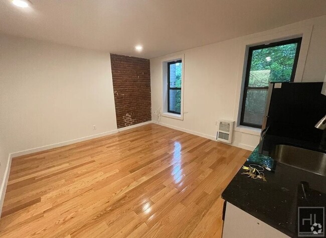 Building Photo - GUT RENOVATED LARGE  & SUNNY  STUDIO  PACI... Unit 2B Rental