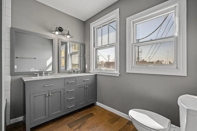 Photo - 2906 NE Tyler St Unidad 2