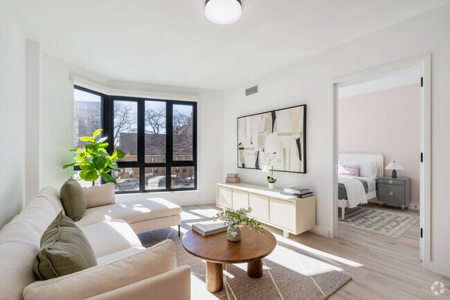 2BR, 2BA - 907SF - Living Room