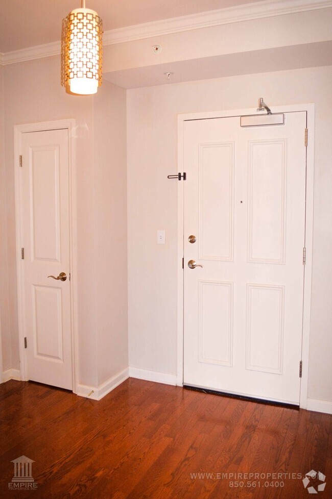 Building Photo - Downtown Condo in The Tennyson
