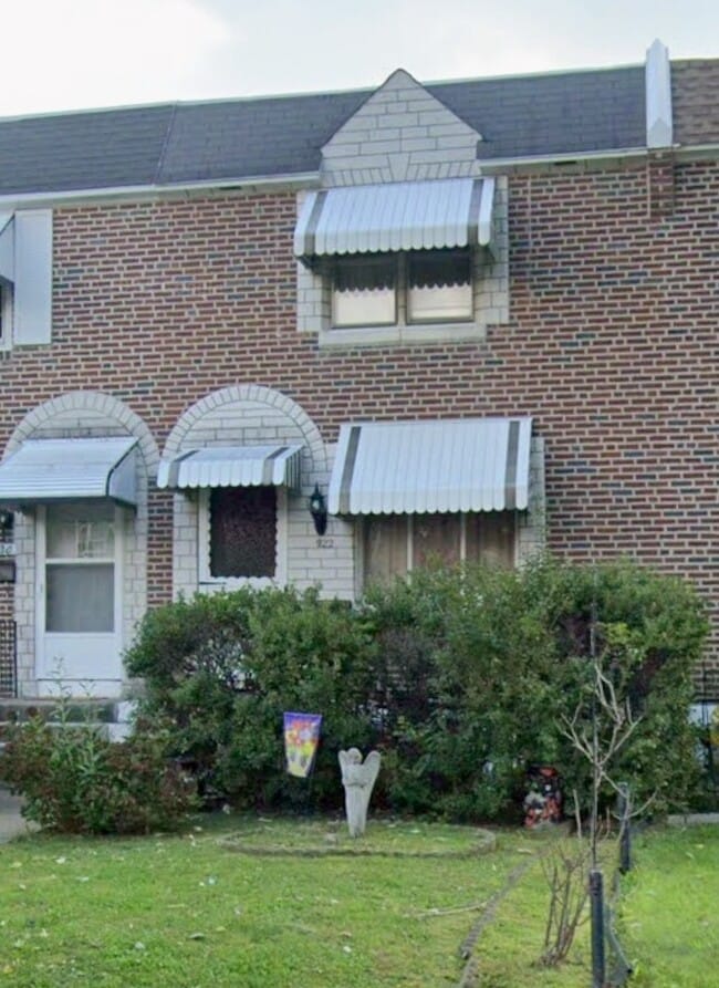 Building Photo - 922 Poplar Ave