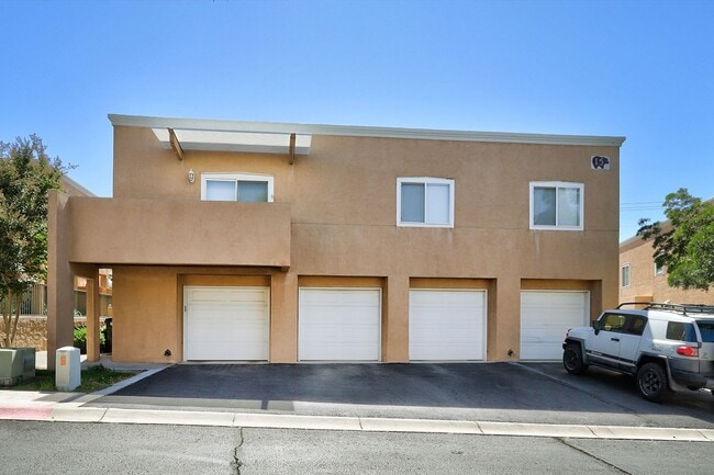 Oso Park Condo 3 Bedroom 2 !/2 Bath - Oso Park Condo  3 Bedroom 2 !/2 Bath