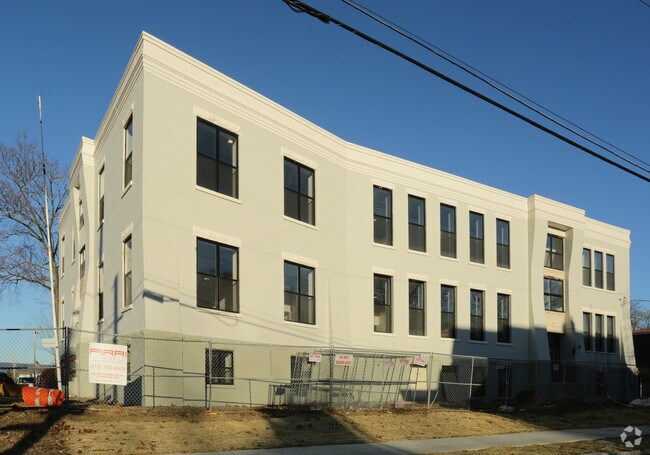 Photo - 487 Nott St
