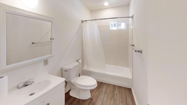 Photo - Charming 2 bedroom 1 bath on Large Lot!!