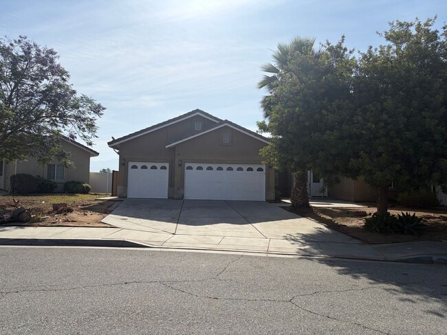 Building Photo - Large Single Story Cul de Sac Home AVAILABLE!