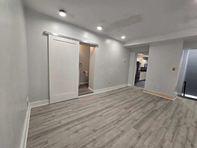 Photo - Beautifully Remodeled 3 Bedroom With Rooftop Deck - Downtown Sharpsburg