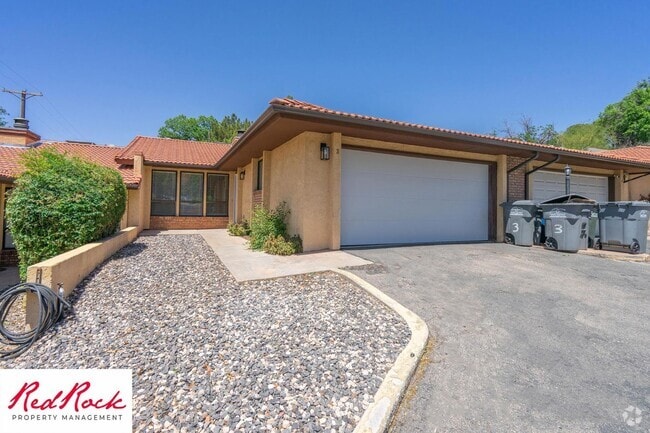 Building Photo - Newly Remodeled 3 Bedroom Townhome. Small ...