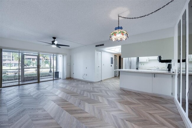 Photo - 2300 Aaron St Unidad 114