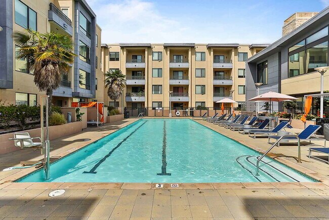 Photo - One Hundred Grand