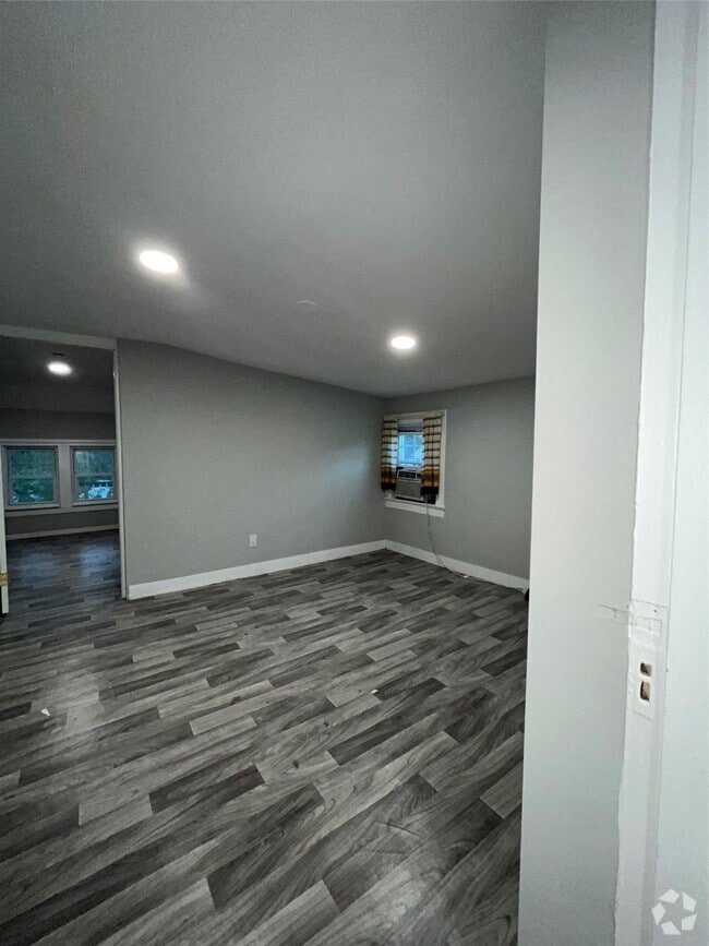 Building Photo - 121 Craig Ave Rental