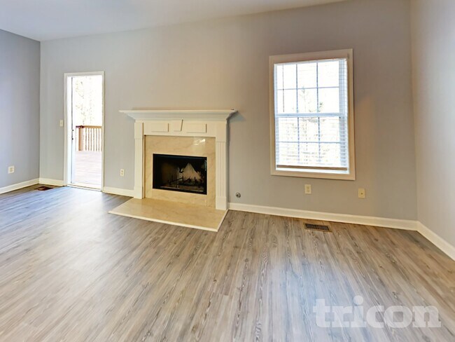 Photo - 117 Weatherford Way