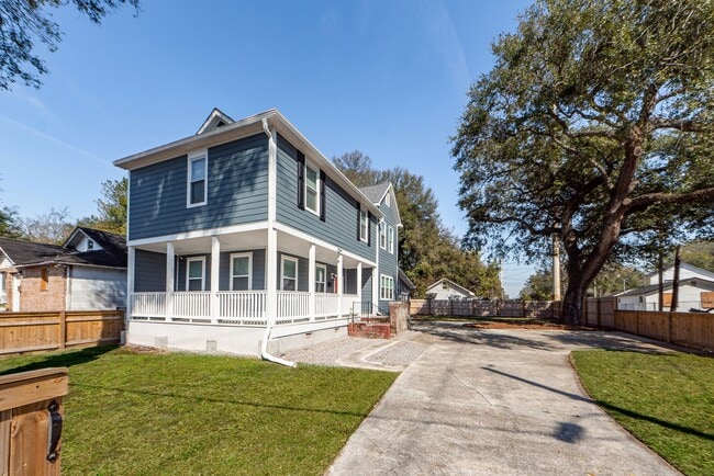 Photo - 3 BD 2.5 Bath Charming Home