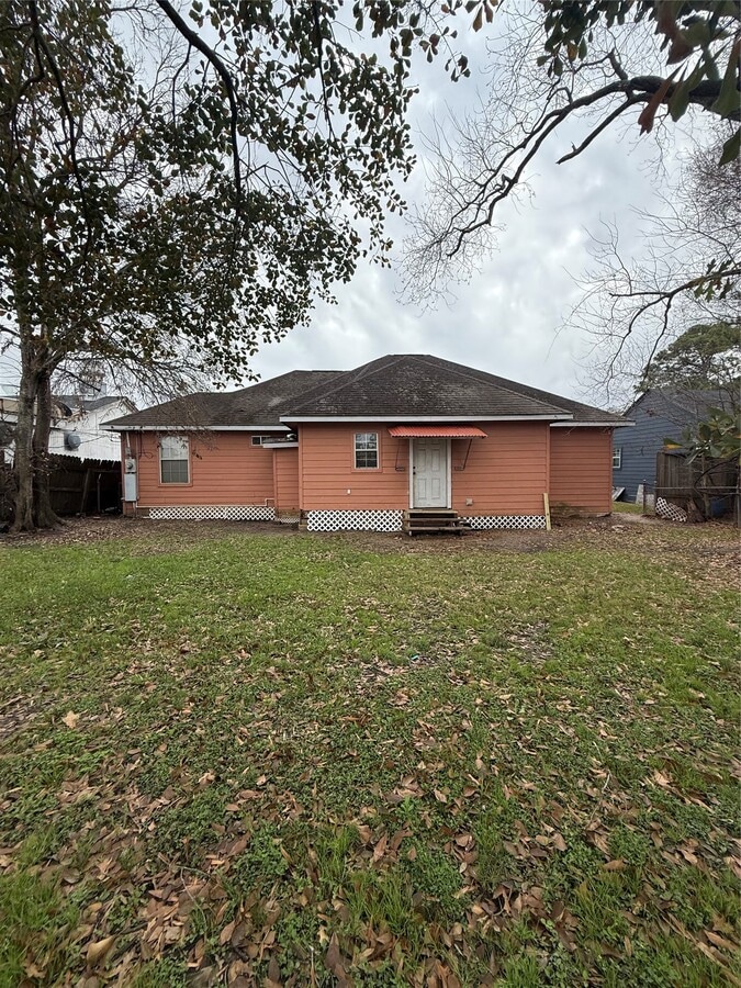 Photo - 917 Leonard St