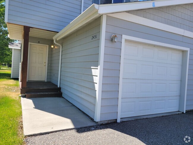 Building Photo - 2 Bedroom With Garage Rental