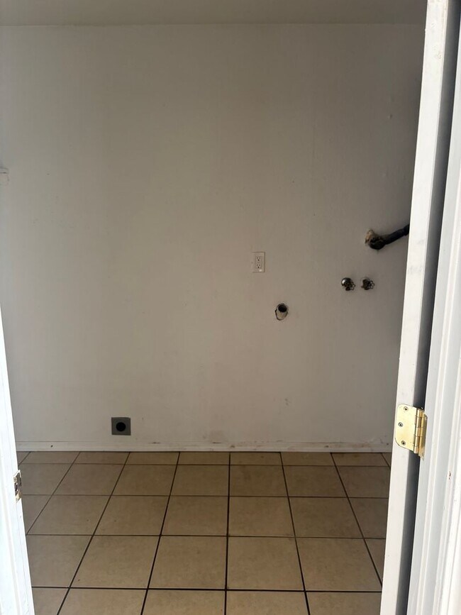 Photo - SFH B 107 - Wilson Lane Duplex Unit 702