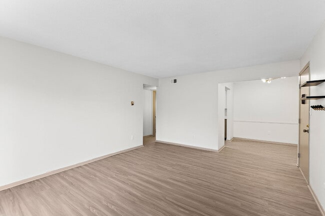 Oval Spring Apartments