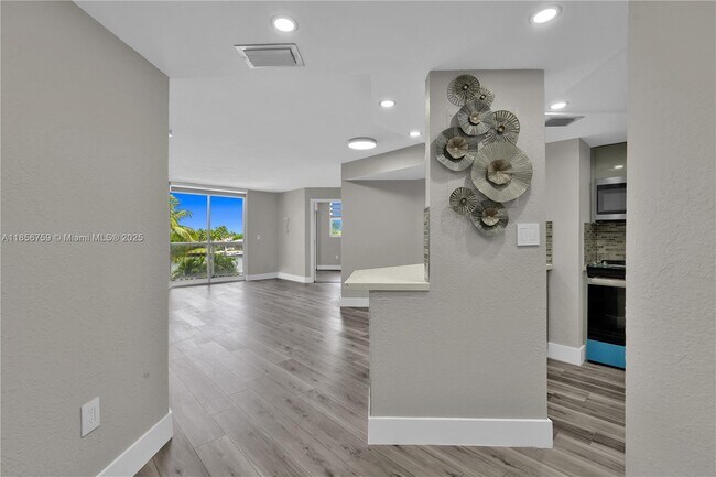 Photo - 5880 Collins Ave Unit 403