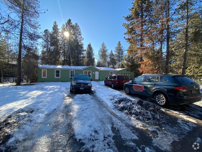 Building Photo - Charming Single-Level 3 Bedroom, 2 Bath Ho... Rental