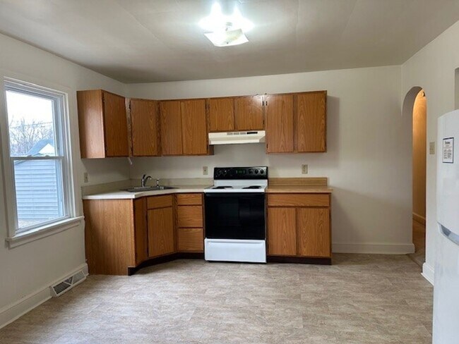 Photo - Spacious 1st Floor 1 Bed 1 Bath Apt In Cen... Unidad A