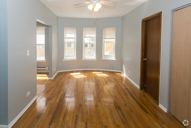 Building Photo - 4501-4515 N Malden St Rental