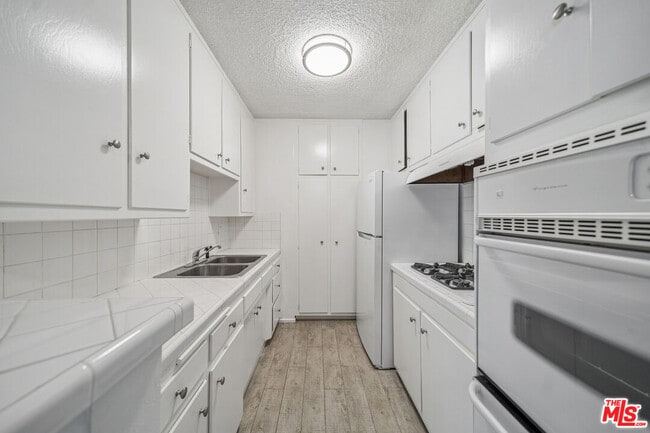 Photo - 1520 Hayworth Ave Unidad 3