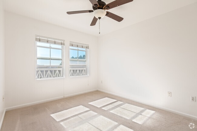 2BR, 2BA - 969SF - 3301 E 12th St