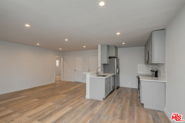 Building Photo - 314 S Oxford Ave Unit 7 Rental