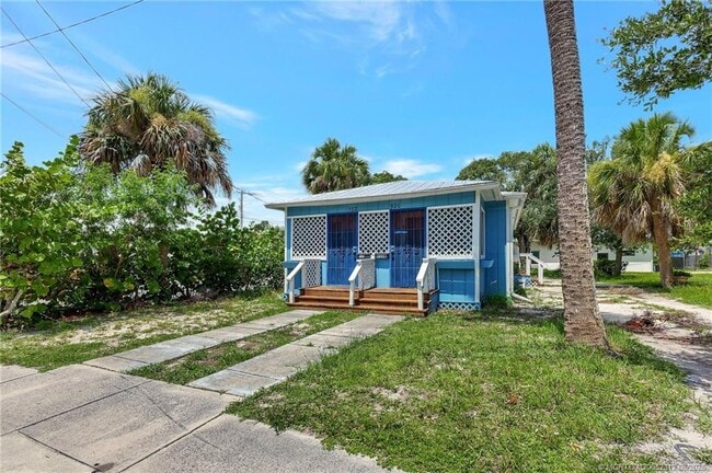 Building Photo - 922 SE Bayou Ave Unit B