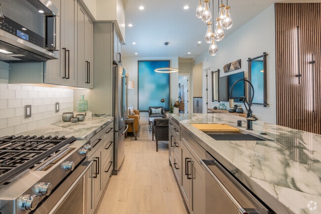 Building Photo - Luxury Spaces Midtown