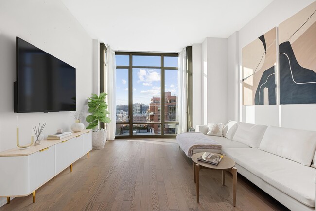 Photo - 1425 Hudson St