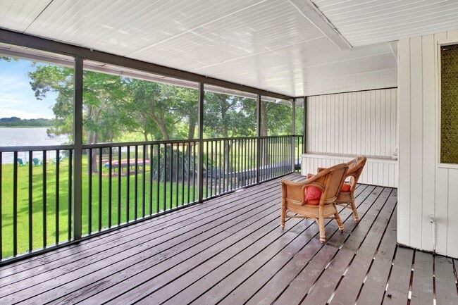 Building Photo - Bluelake Unit 1