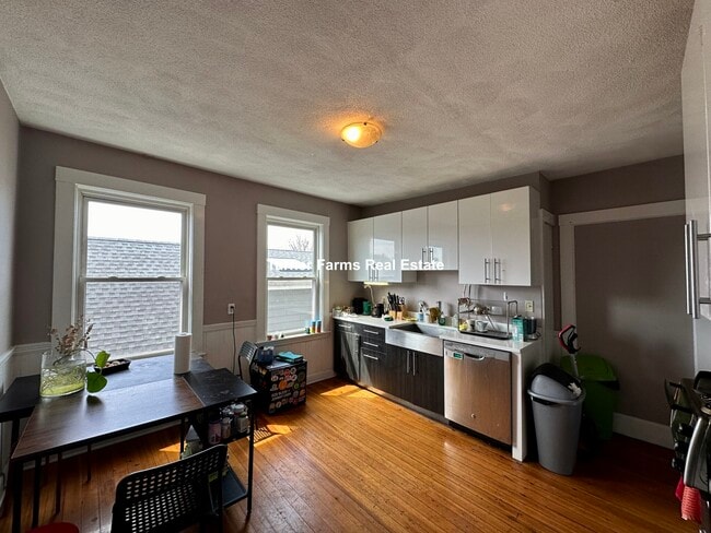 Building Photo - 23 Granite St Unit 3