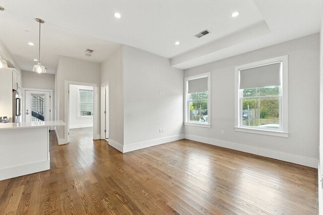 Building Photo - 64 Gove St Unit #1