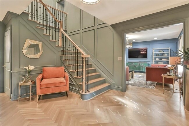 Photo - 433 New Rochelle Rd