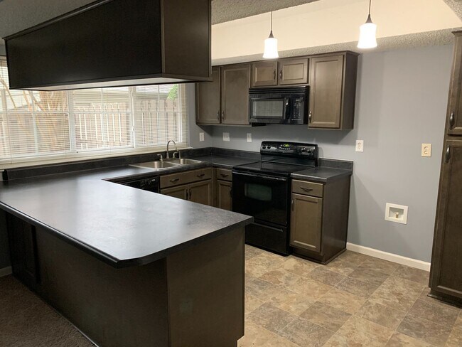 Photo - 3BD/2.5BA Hobbits Glen Condo in Germantown.