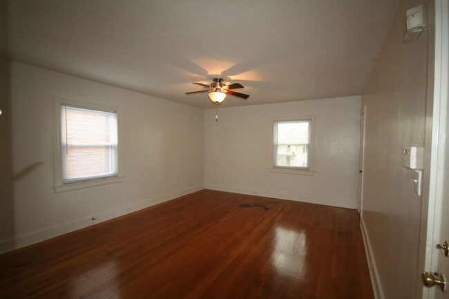 Photo - Spacious 2nd Floor Apartment - HUGE Kitchen - Between Duke West and Downtown Unit D