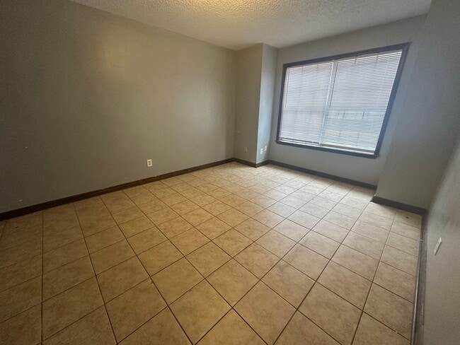 Photo - 106 Limoges St Unit B