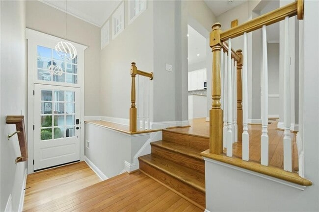 Photo - 319 Creekbank Way SE