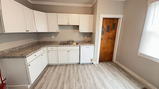 Building Photo - 3 Bedrooms with Fenced In Yard + Garage