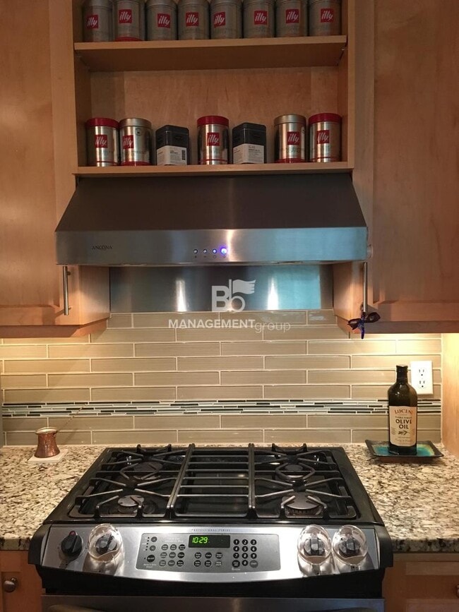 Photo - NW Portland! Conveniently Located, Walk to NW 23rd Open Floor Plan Townhome