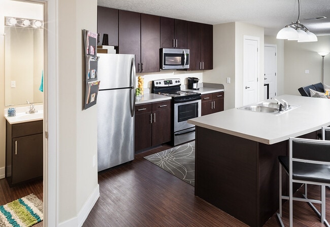 The-Avenue-at-Norman-Off-Campus-Apartments-Near-University-of-Oklahoma-Kitchen