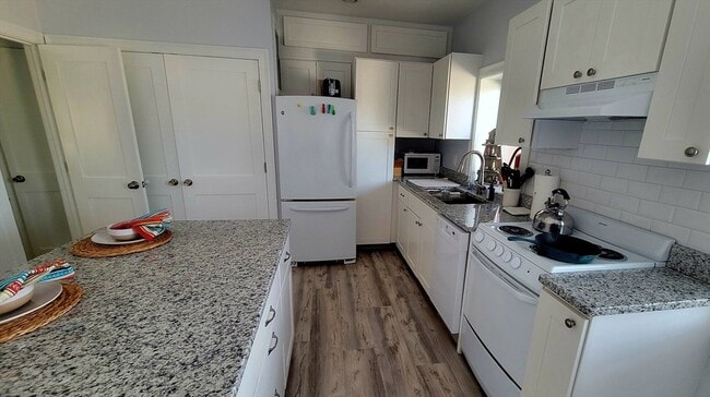 Photo - 5 70th St Unit WINTER
