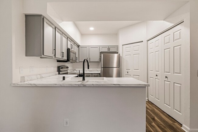 Sterling Oaks Luxury Apartments