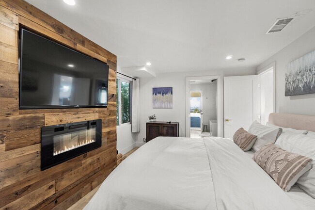 Photo - 2125 W California St